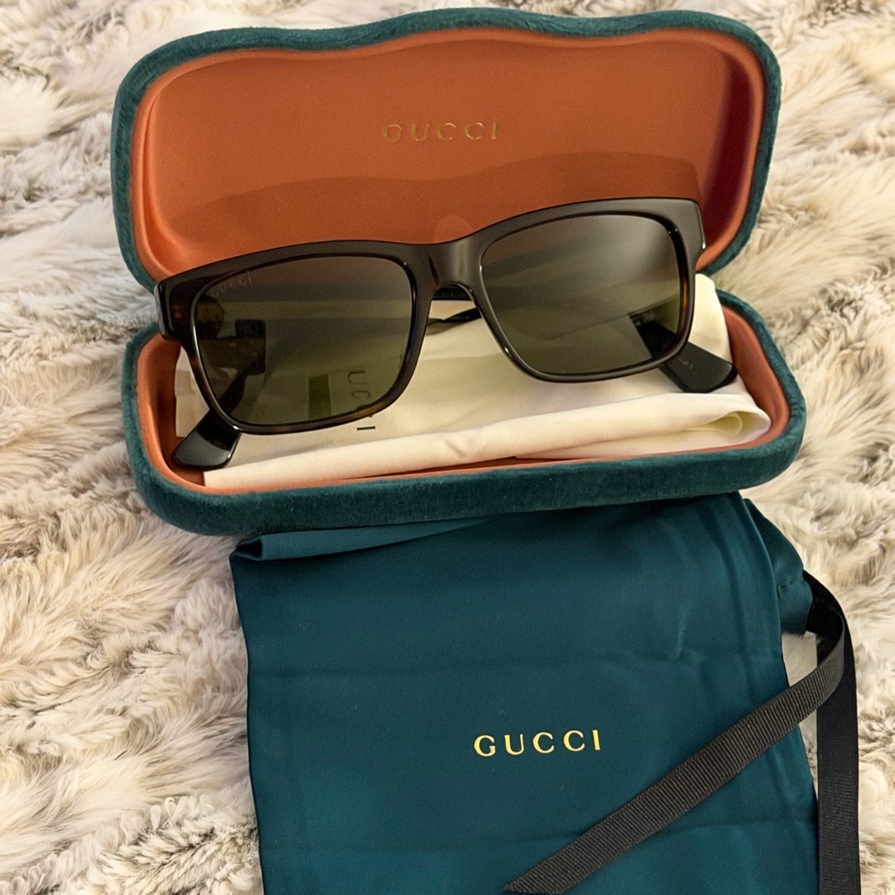 Gucci Black/Tortoise Sunglasses
